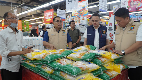 Upaya Stabilisasi Harga Bahan Pokok, Satgas Pangan Jatim Sidak Cek Sejumlah Bapokting di Gresik