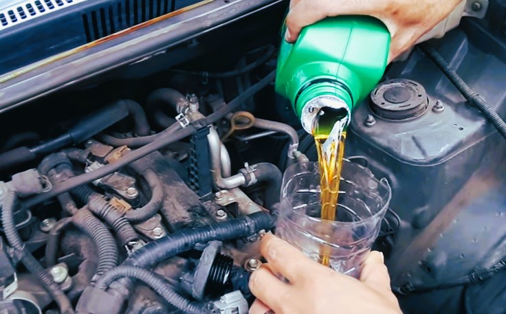Hindari Karat pada Jeroan Mesin Mobil Karena Kebiasaan Mengganti Oli Berikut