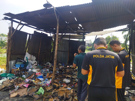 Konsleting Listrik, Gudang Rongsokan di Randupadangan Gresik Terbakar